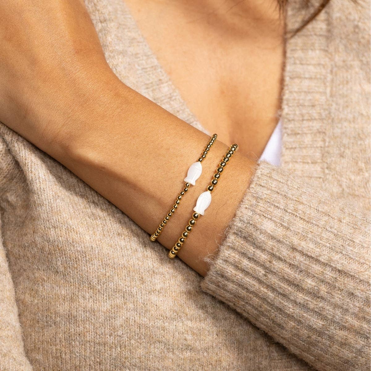 Stretch Bracelets with Fish-Shaped Shell